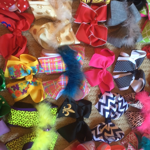 70 PIECE HAIR BOWS